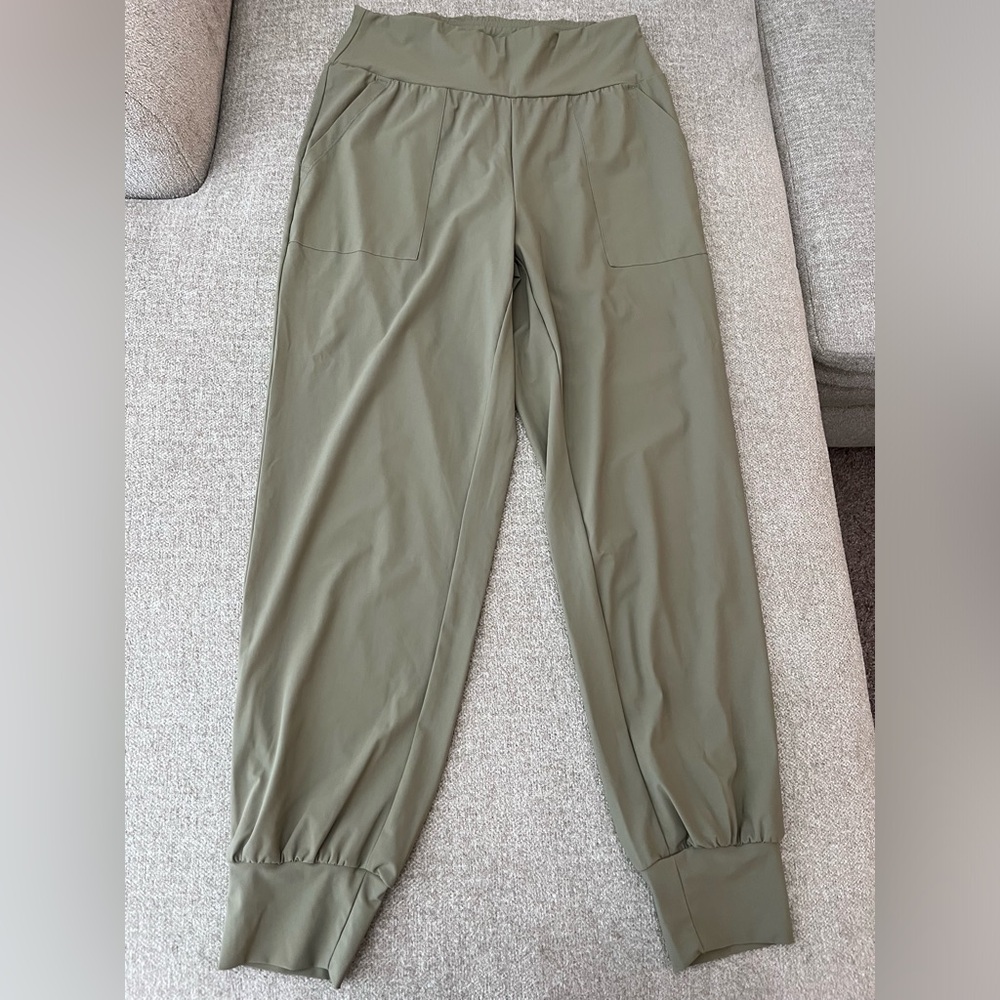 Halara medium joggers - Picture 3 of 5